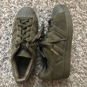 Worn once adidas superstars